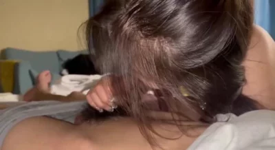 极品妹子口活一流，淫荡舔蛋