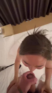 大三母狗主动口爆吞精