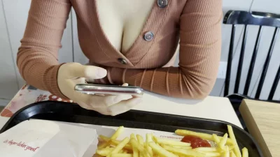 []跳蛋外出！在快餐店忍不住发情，这样高潮太羞耻